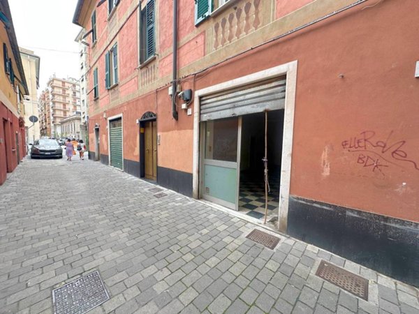 negozio in vendita a Genova in zona Sampierdarena