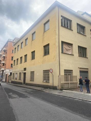 negozio in vendita a Genova in zona Sampierdarena