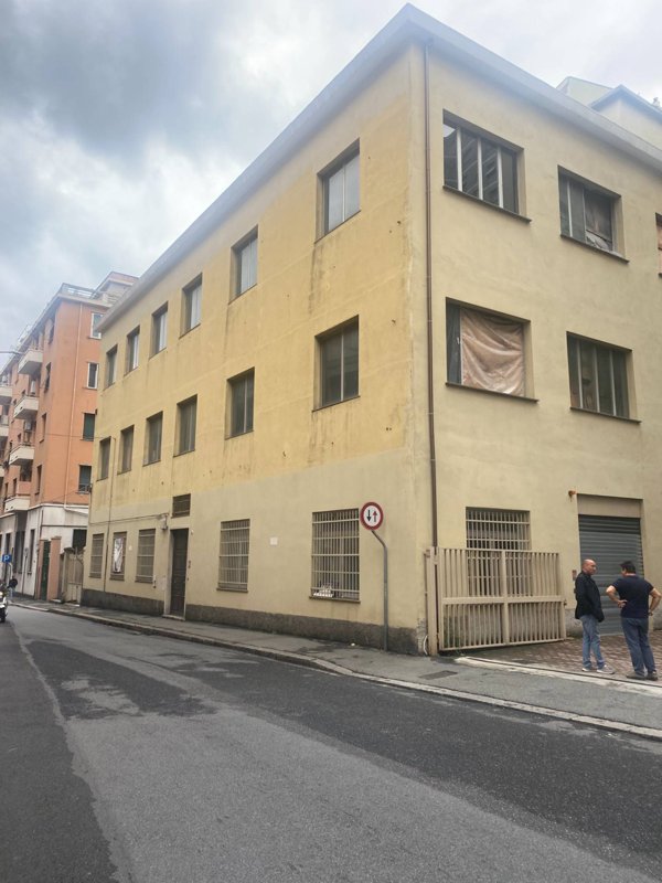 negozio in vendita a Genova in zona Sampierdarena