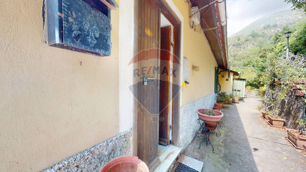appartamento in vendita a Genova in zona Acquasanta