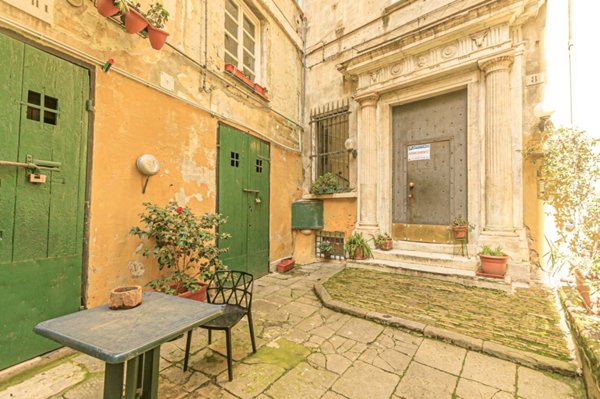 appartamento in vendita a Genova in zona Sottoripa / Maddalena / Molo