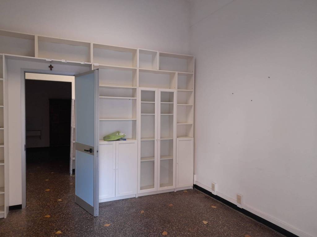 negozio in vendita a Genova in zona Palmaro / Pra'