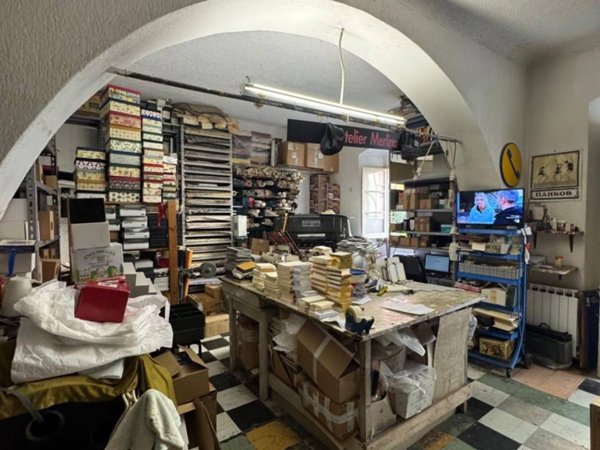 negozio in vendita a Genova in zona Sestri Ponente