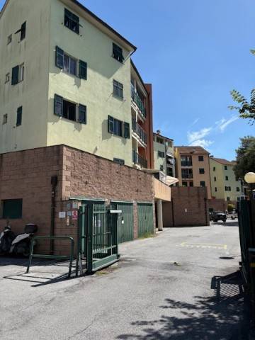 appartamento in vendita a Genova in zona Rivarolo