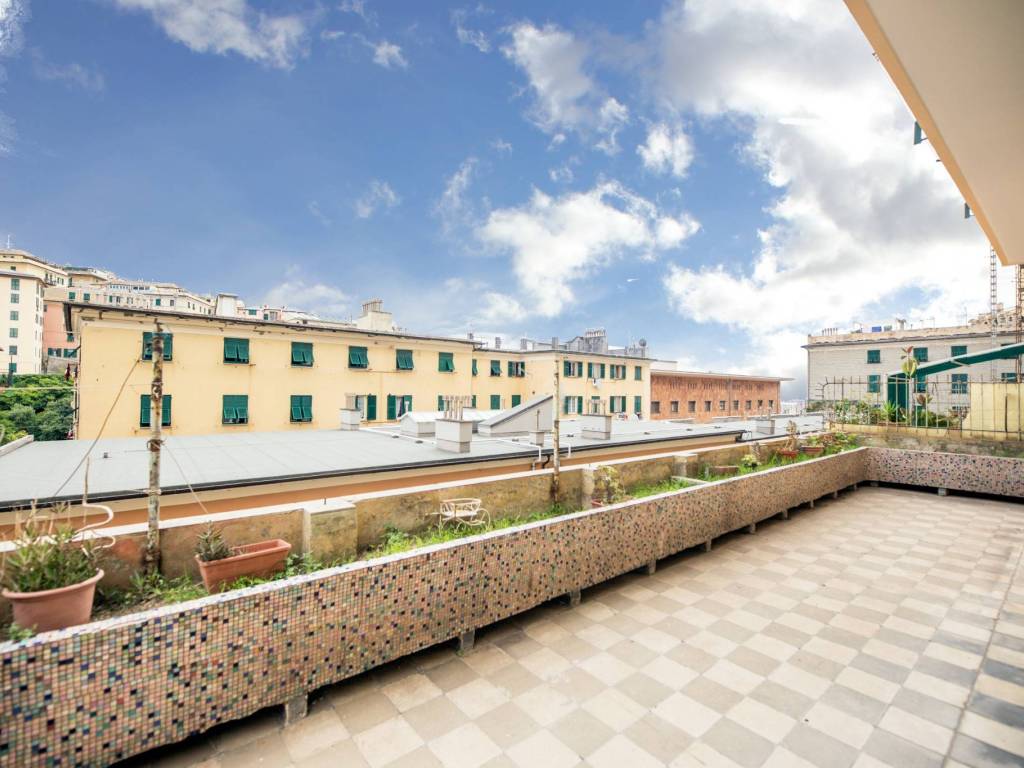 appartamento in vendita a Genova in zona Lagaccio / Granarolo