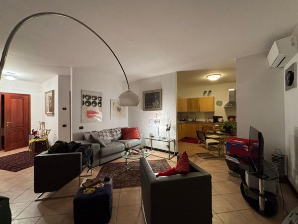 appartamento in vendita a Genova in zona Sottoripa / Maddalena / Molo