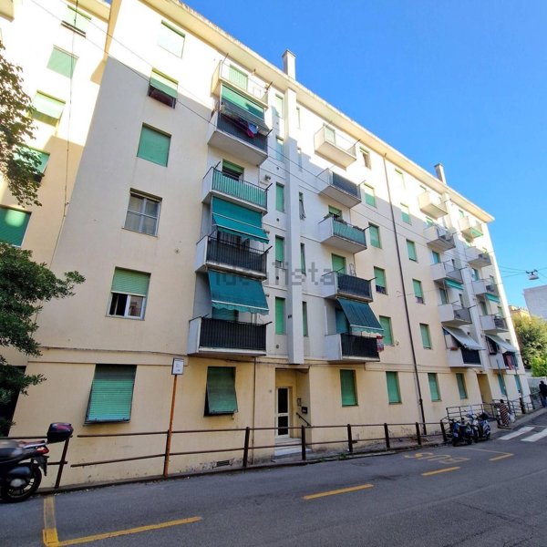 appartamento in vendita a Genova in zona Sestri Ponente