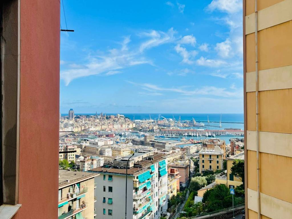 appartamento in vendita a Genova in zona Lagaccio / Granarolo