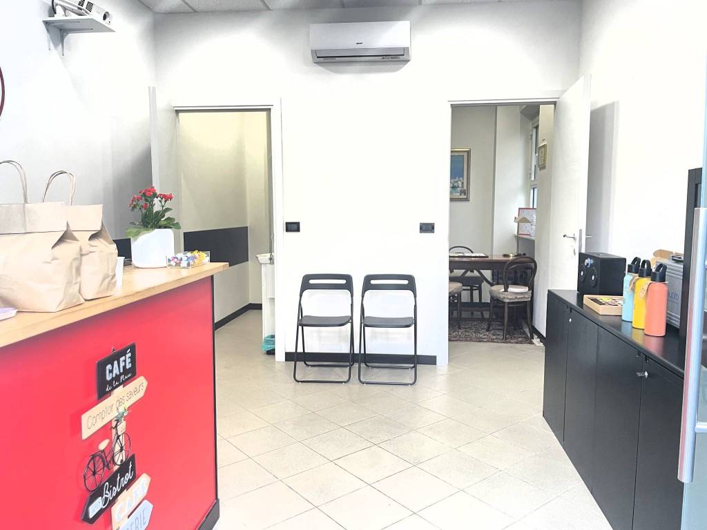 negozio in vendita a Genova in zona Molassana