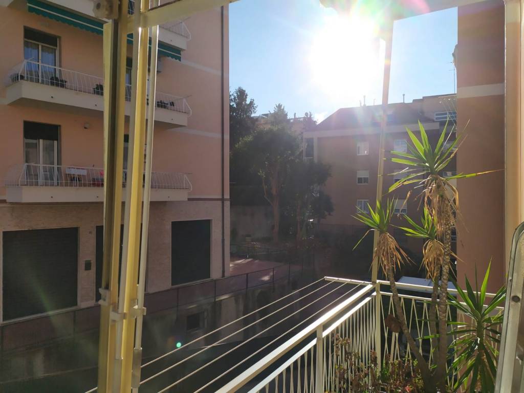 appartamento in vendita a Genova in zona Sturla