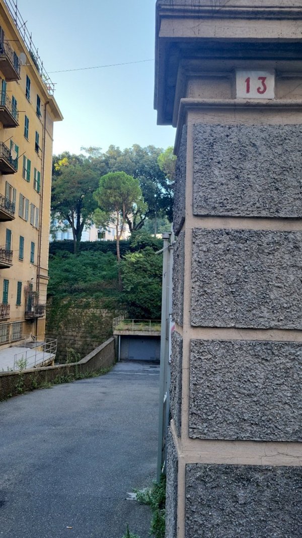 locale di sgombero in vendita a Genova in zona San Fruttuoso