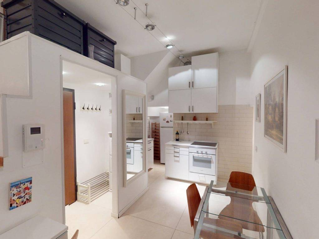 appartamento in vendita a Genova in zona Sottoripa / Maddalena / Molo