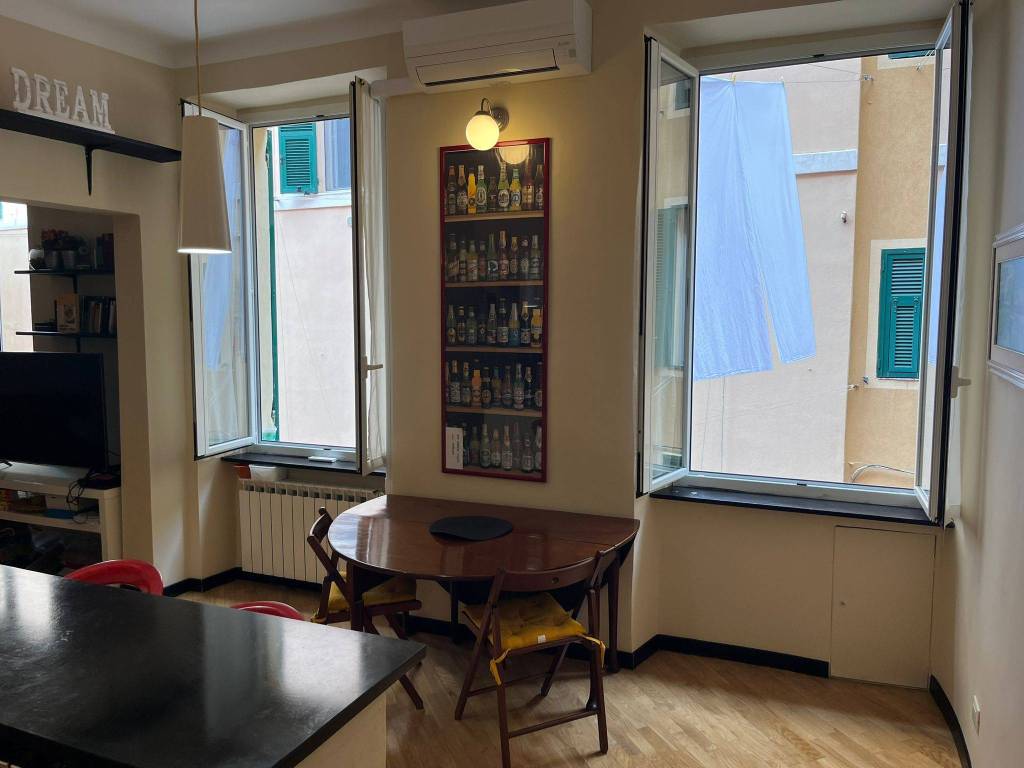 appartamento in vendita a Genova in zona Sottoripa / Maddalena / Molo
