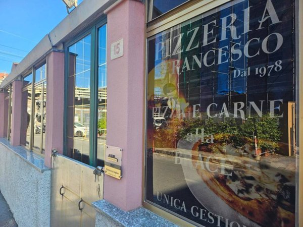 negozio in vendita a Genova in zona Rivarolo