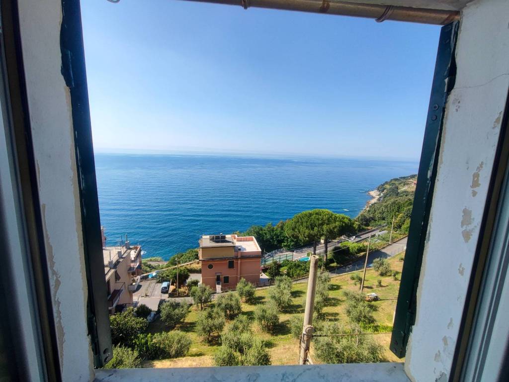 appartamento in vendita a Genova in zona Voltri