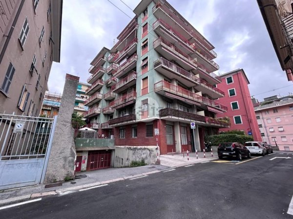 appartamento in vendita a Genova in zona Sestri Ponente