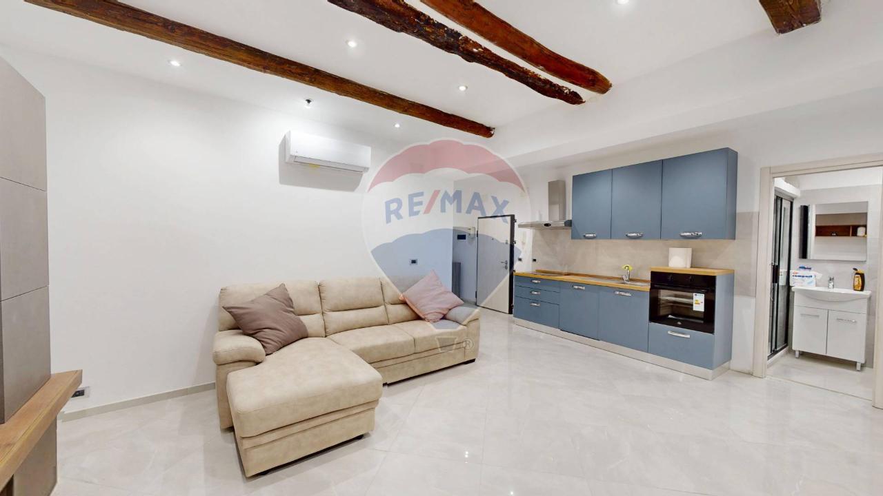 appartamento in vendita a Genova in zona Sestri Ponente