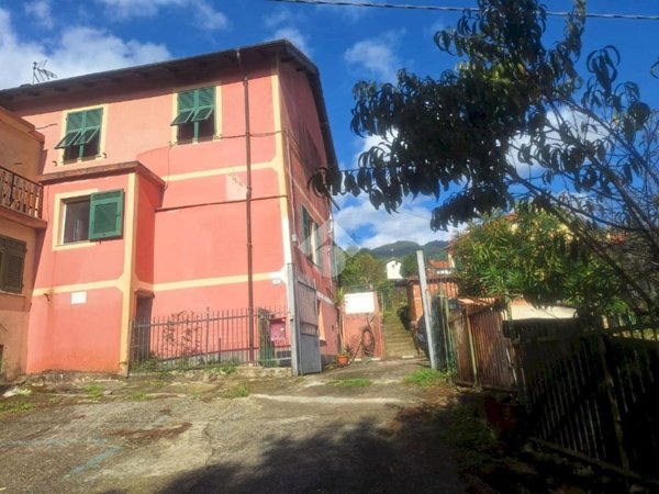 casa indipendente in vendita a Genova in zona Bolzaneto