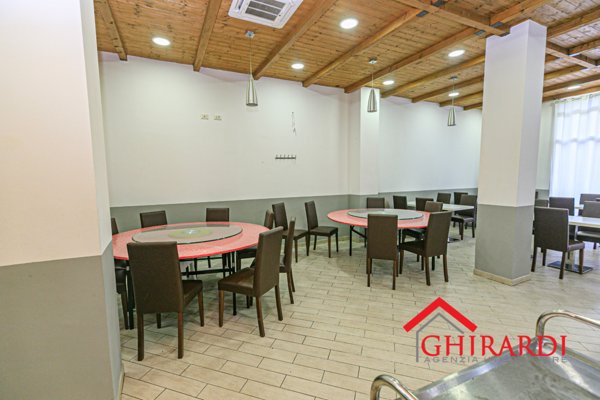 locale commerciale in vendita a Genova in zona Sampierdarena