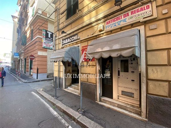 locale di sgombero in vendita a Genova in zona Sampierdarena