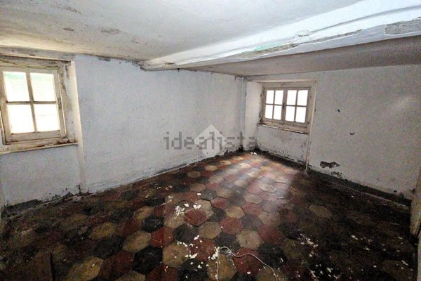 appartamento in vendita a Genova in zona Sottoripa / Maddalena / Molo