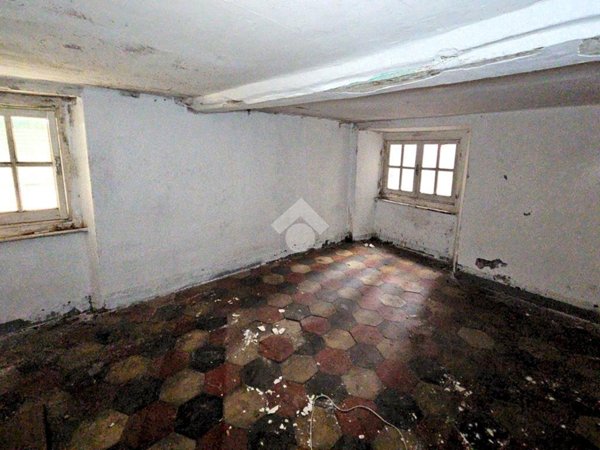 appartamento in vendita a Genova in zona Sottoripa / Maddalena / Molo