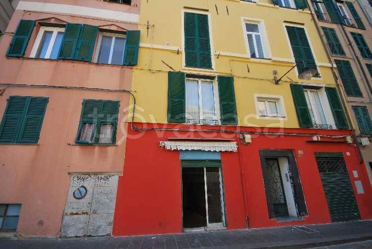 negozio in vendita a Genova in zona Sottoripa / Maddalena / Molo