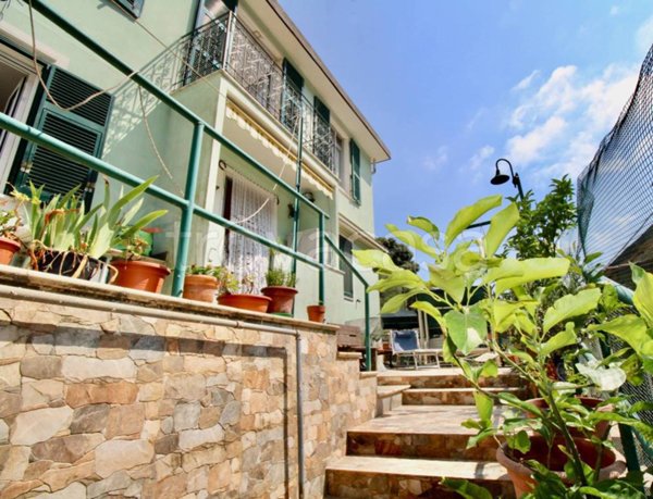 casa indipendente in vendita a Genova in zona Quezzi