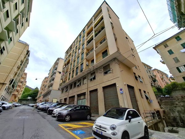 appartamento in vendita a Genova in zona Sestri Ponente