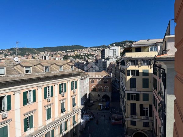 appartamento in vendita a Genova in zona Sottoripa / Maddalena / Molo