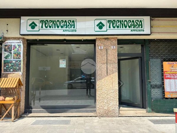 negozio in vendita a Genova in zona Sestri Ponente