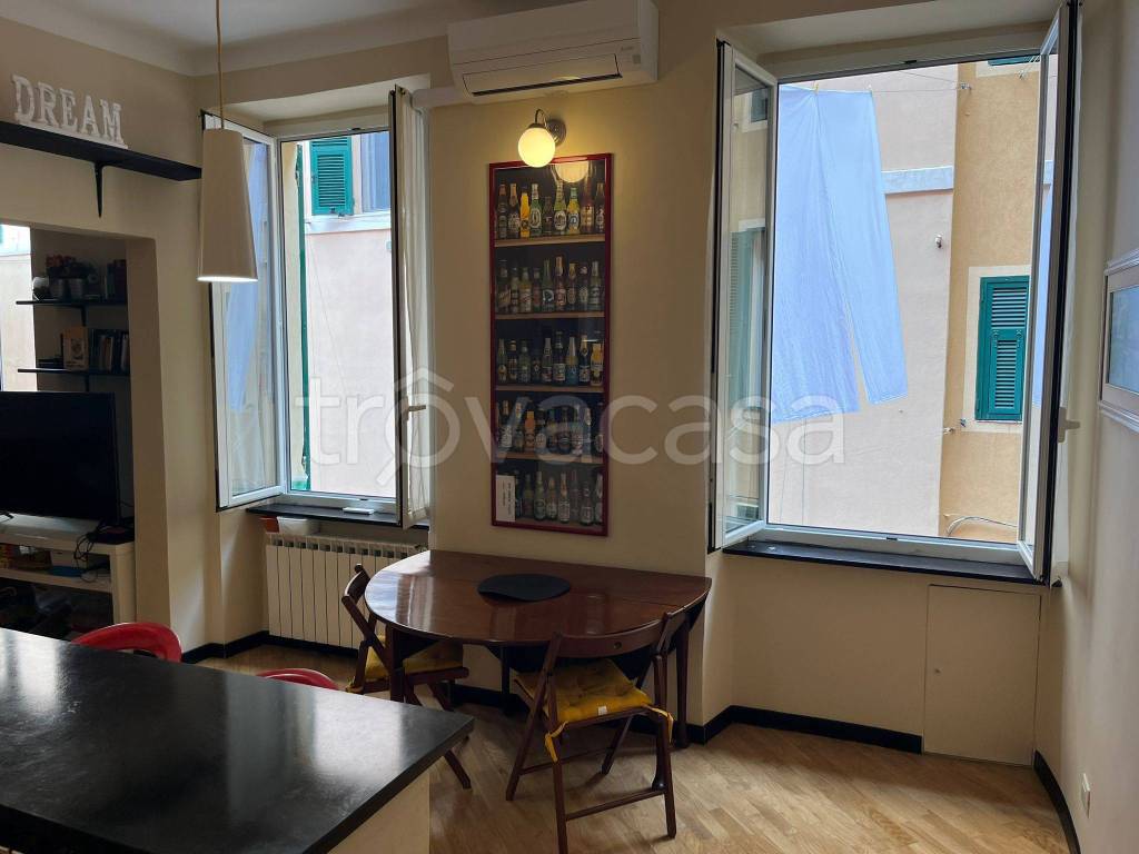 appartamento in vendita a Genova in zona Sottoripa / Maddalena / Molo