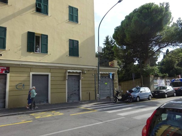 negozio in vendita a Genova in zona DiNegro