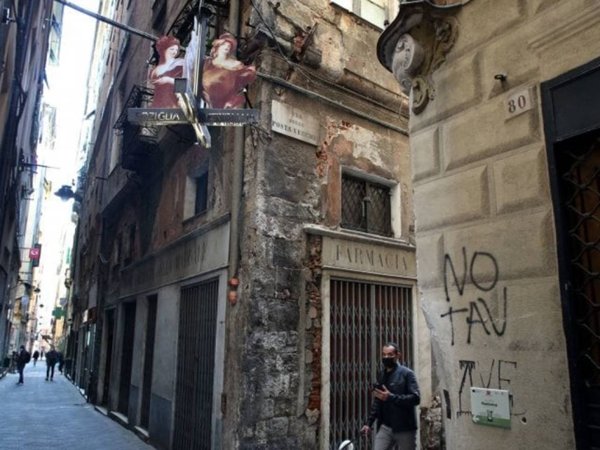 negozio in vendita a Genova in zona Sottoripa / Maddalena / Molo