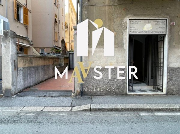 negozio in vendita a Genova in zona Sestri Ponente