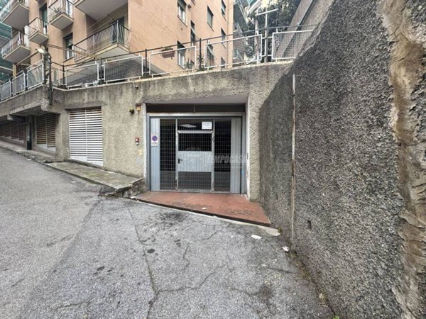 locale commerciale in vendita a Genova in zona Cornigliano