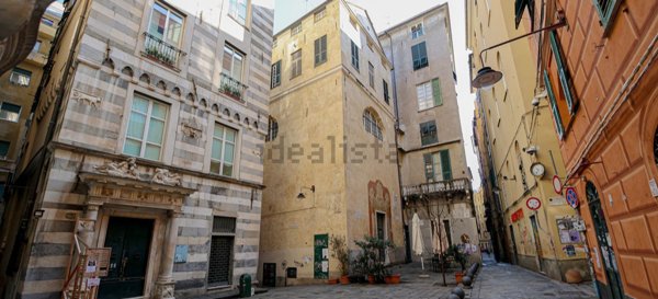 appartamento in vendita a Genova in zona Sottoripa / Maddalena / Molo