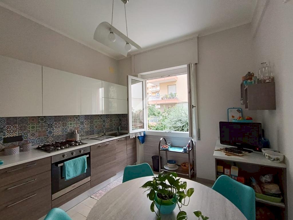 appartamento in vendita a Genova in zona Sestri Ponente