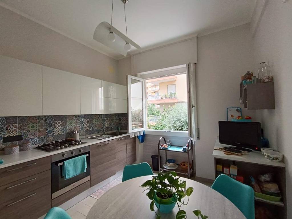 appartamento in vendita a Genova in zona Sestri Ponente