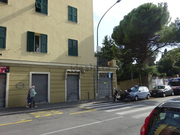 locale commerciale in vendita a Genova in zona San Teodoro