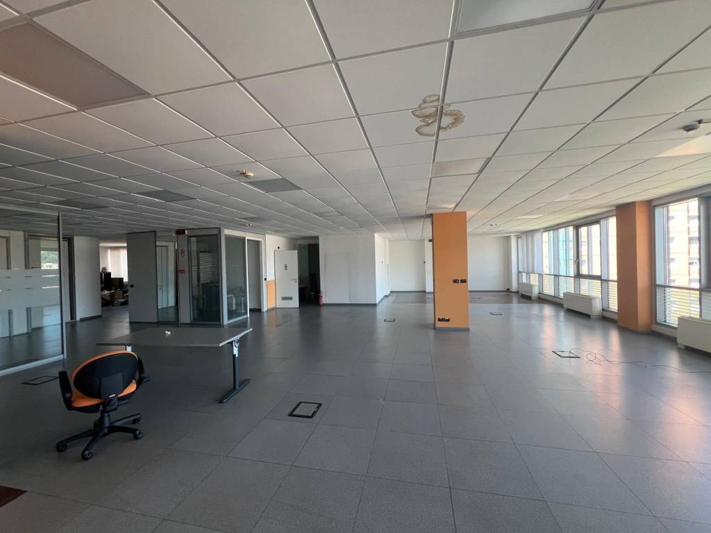 ufficio in vendita a Genova in zona Sampierdarena