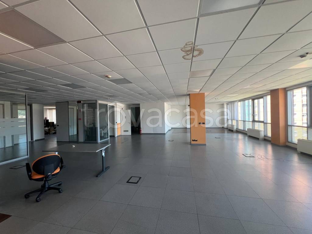 ufficio in vendita a Genova in zona Sampierdarena