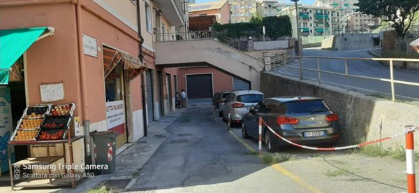 negozio in vendita a Genova in zona Palmaro / Pra'