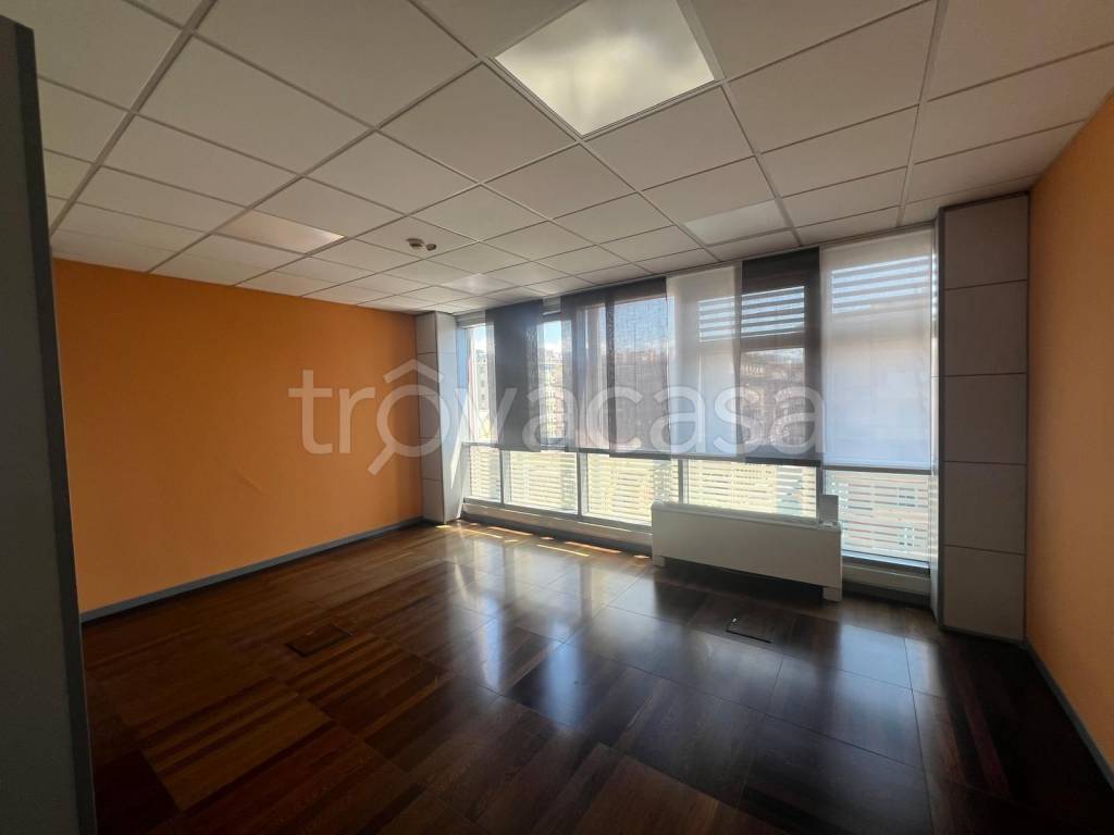 ufficio in vendita a Genova in zona Sampierdarena