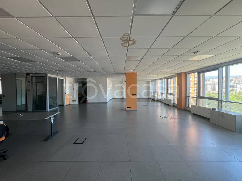 ufficio in vendita a Genova in zona Sampierdarena