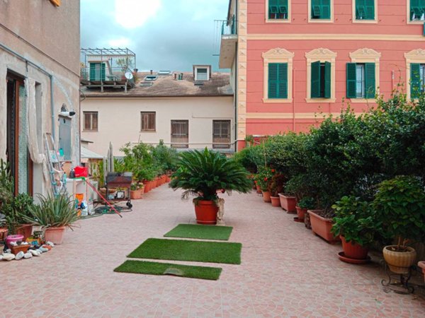 appartamento in vendita a Genova in zona Sestri Ponente