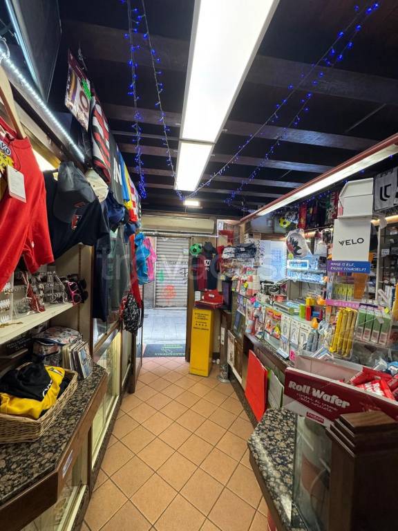 negozio in vendita a Genova in zona Sottoripa / Maddalena / Molo