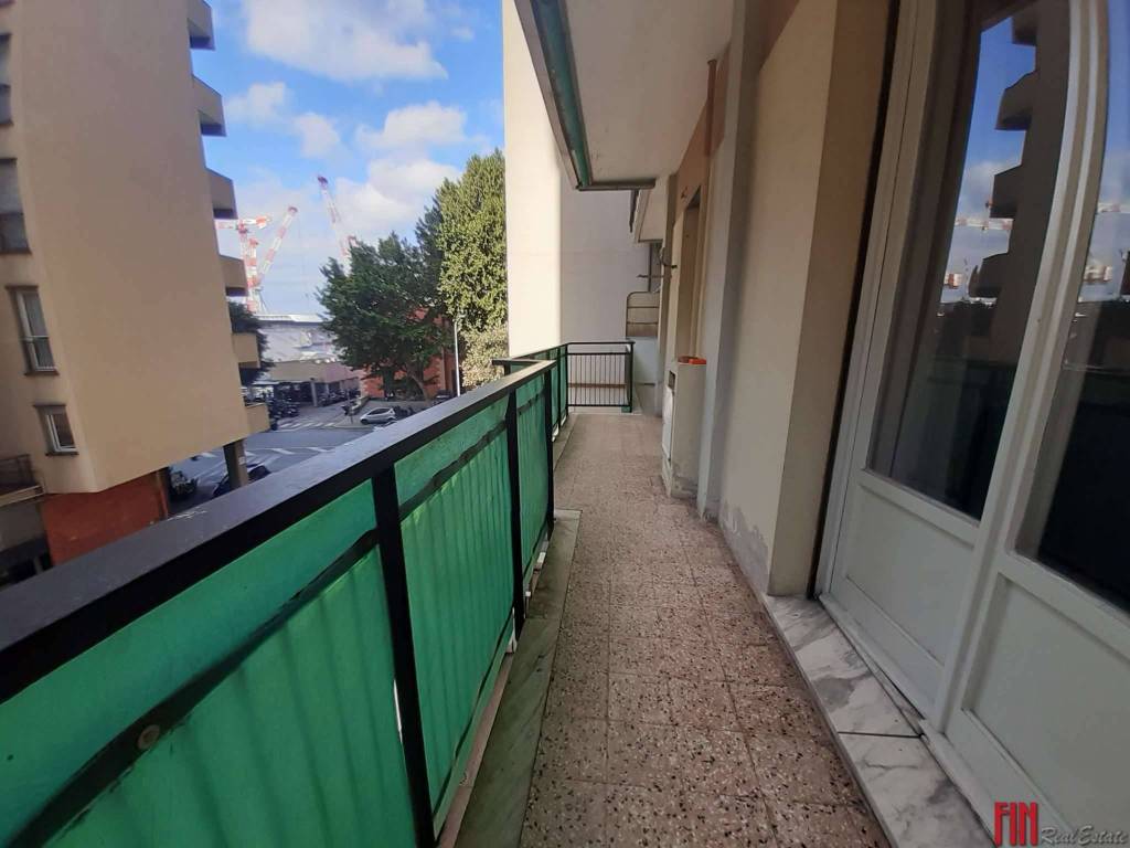 appartamento in vendita a Genova in zona Sestri Ponente