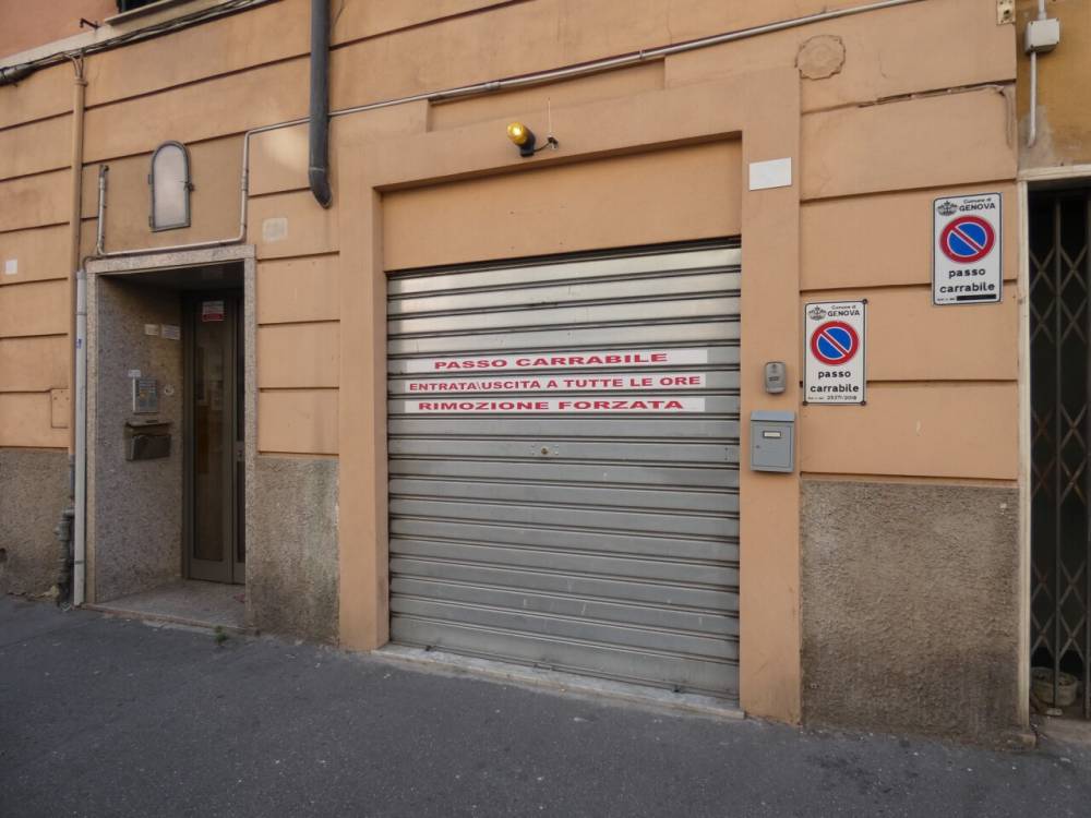 locale di sgombero in vendita a Genova in zona Certosa