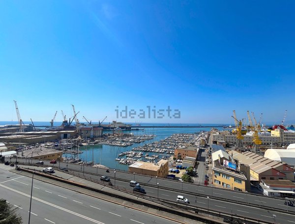 appartamento in vendita a Genova in zona Carignano